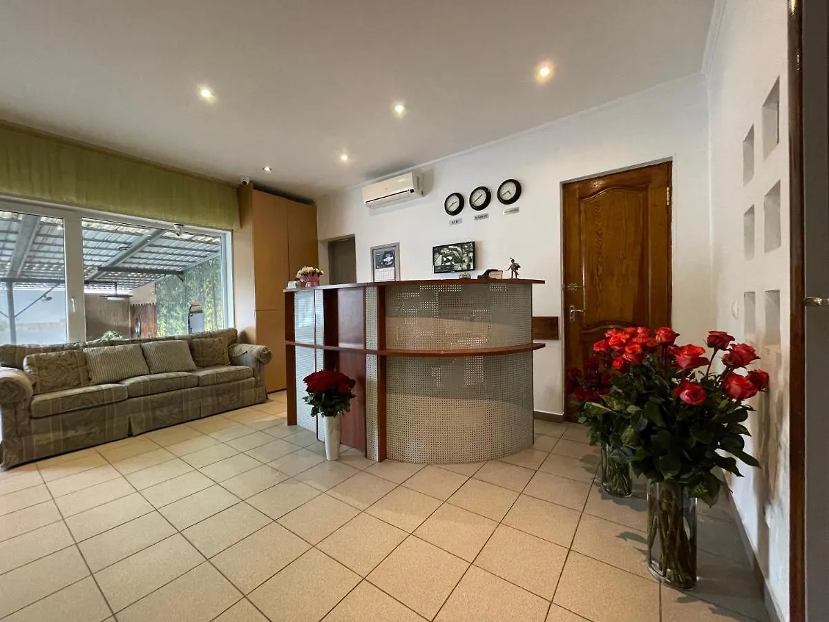 קייב Gusarskiy Hotel And Apartment 3*,  אוקראינה