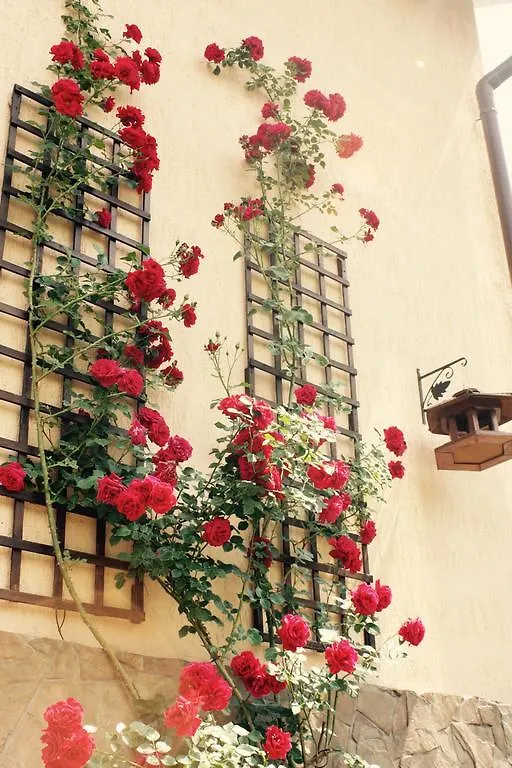 קייב Gusarskiy Hotel And Apartment 3*,  אוקראינה
